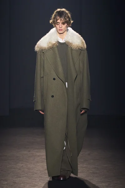 Look 14
